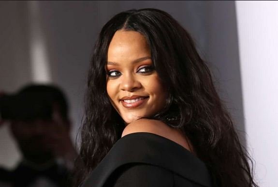 Rihanna And Her Crazy $1 Million Hair - GoldenGlimpse